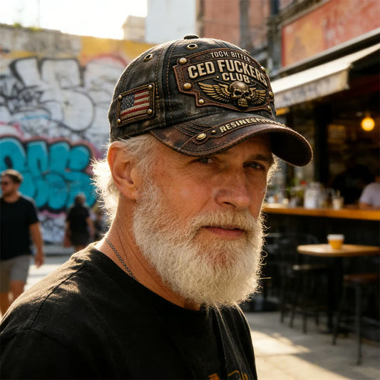 📢📢50% de réduction ! ⏳🧢 Casquette Vintage « Old Fuckers Club » – Denim Vieilli, Broderies Audacieuses & Ajustable pour un Style Révolté avec Humour !